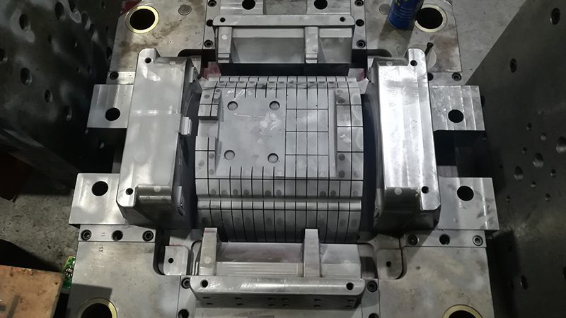 模具真空热处理与盐浴处理的区别