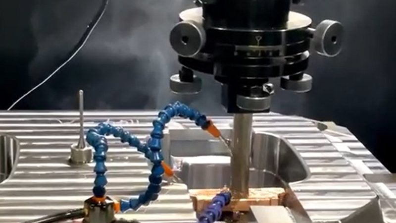 压铸模具钢材的选型应重点关注以下性能指标：